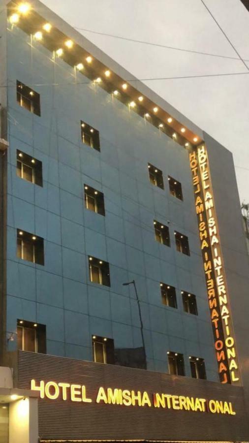 Hotel Amisha International Surat Esterno foto